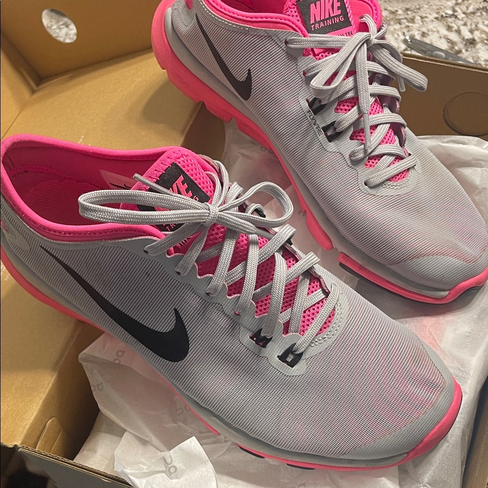 Nike Women's Athletic Shoes in Gray and Pink